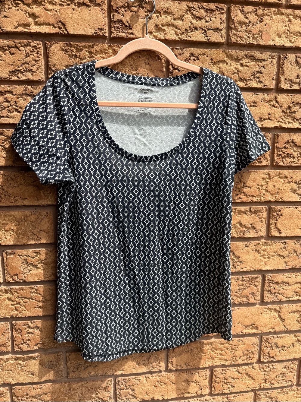 10/$25 • George Geometric Diamond Print Scoop Neck Short Sleeve Top